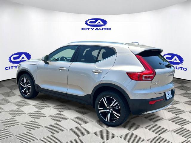 2024 Volvo XC40 B5 Core Bright Theme