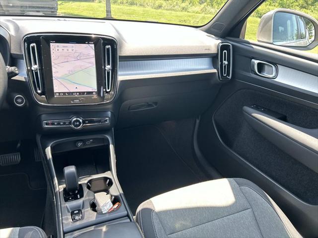 2024 Volvo XC40 B5 Core Bright Theme
