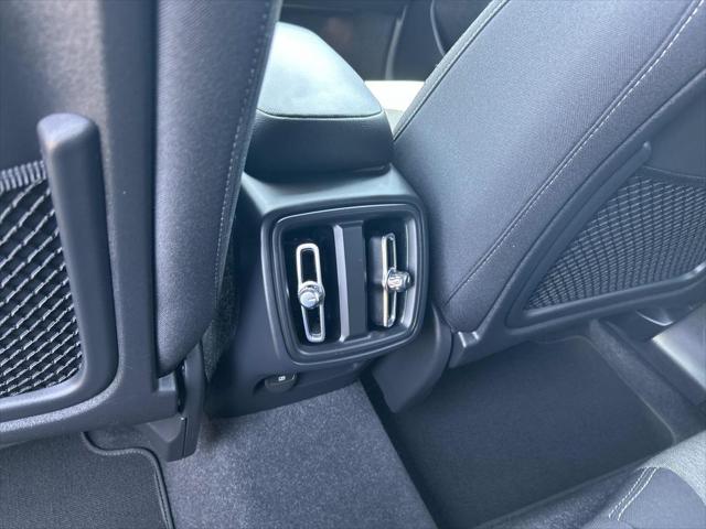 2024 Volvo XC40 B5 Core Bright Theme