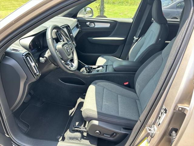 2024 Volvo XC40 B5 Core Bright Theme