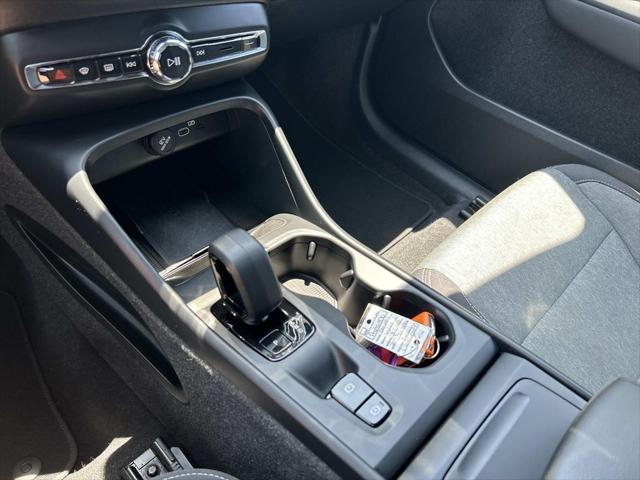2024 Volvo XC40 B5 Core Bright Theme