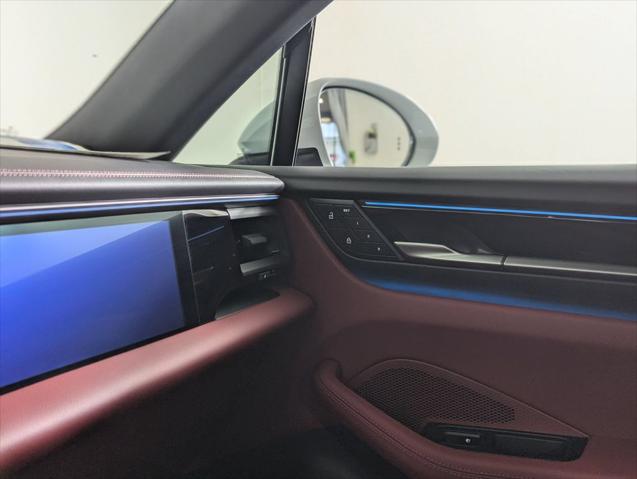 2025 Porsche Macan Electric 4