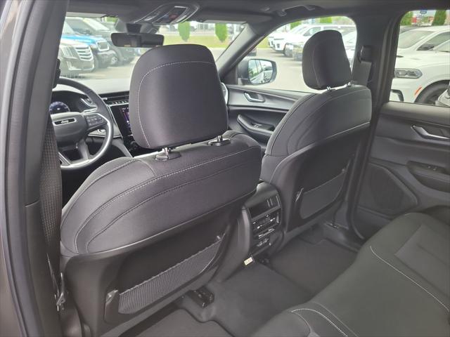 2026 Jeep Grand Cherokee Altitude 4x2