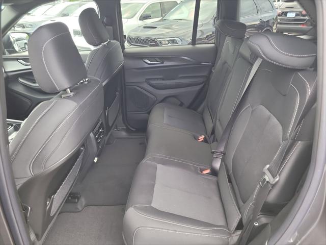 2026 Jeep Grand Cherokee Altitude 4x2