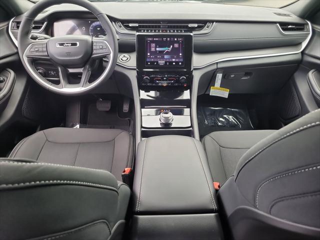 2026 Jeep Grand Cherokee Altitude 4x2