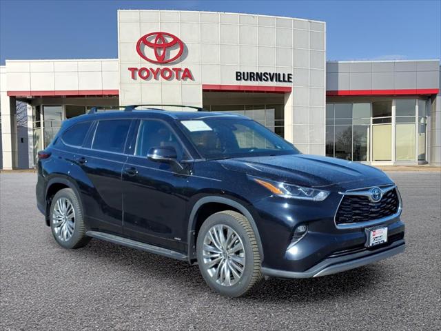 2024 Toyota Highlander Hybrid Platinum AWD's photo