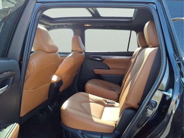 2024 Toyota Highlander Hybrid Platinum