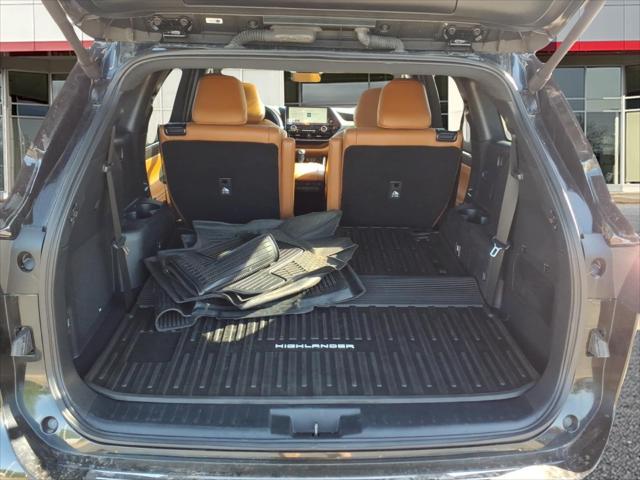 2024 Toyota Highlander Hybrid Platinum