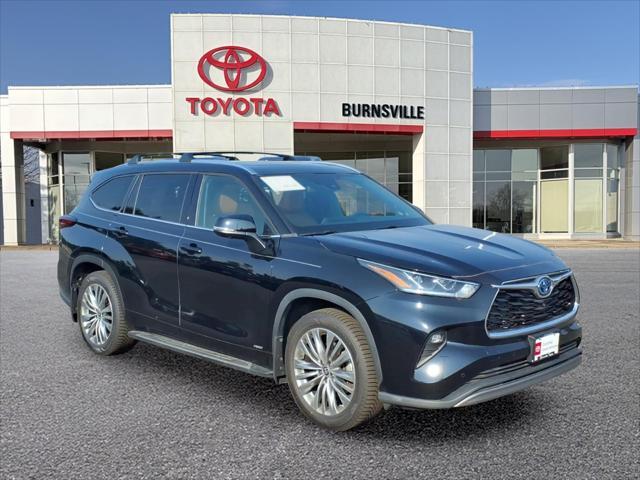 2024 Toyota Highlander Hybrid Platinum for sale in Burnsville, MN