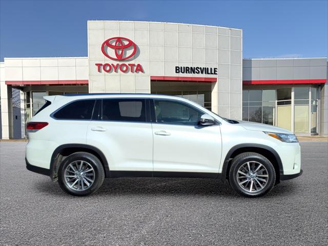 Used 2019 Toyota Highlander XLE with VIN 5TDJZRFH8KS599290 for sale in Burnsville, Minnesota