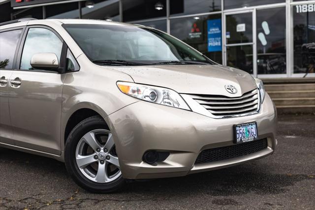 2017 Toyota Sienna LE 8 Passenger