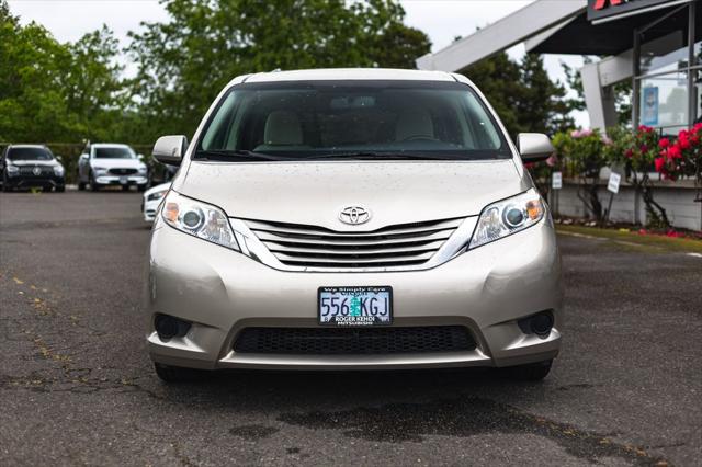 2017 Toyota Sienna LE 8 Passenger