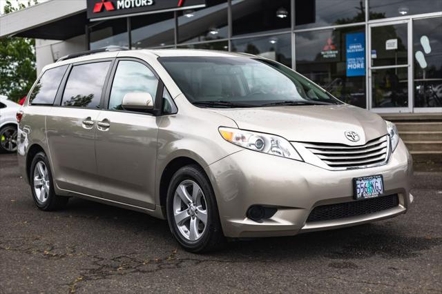 2017 Toyota Sienna LE 8 Passenger