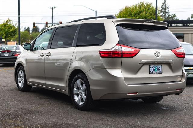 2017 Toyota Sienna LE 8 Passenger
