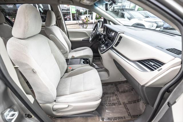 2017 Toyota Sienna LE 8 Passenger