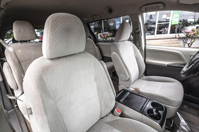 2017 Toyota Sienna LE 8 Passenger