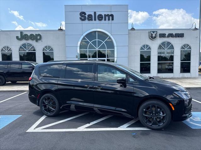 2027 Chrysler Pacifica Limited for sale in Salem, OH