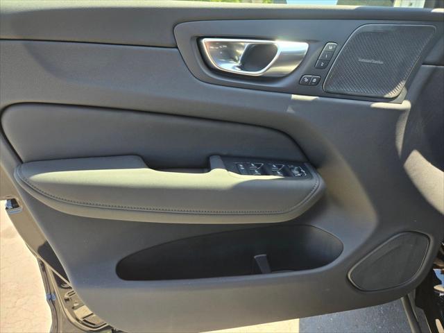 2026 Volvo XC60 B5 Ultra Black Edition