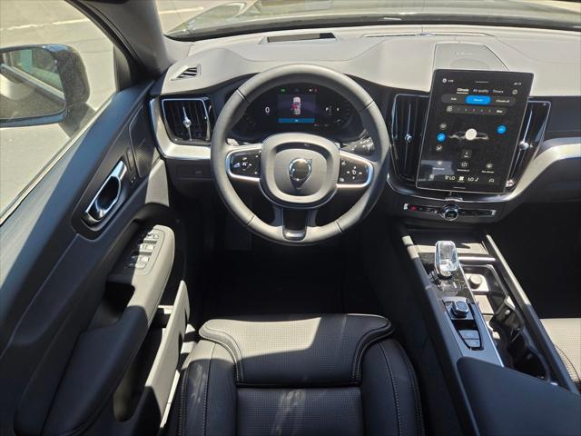 2026 Volvo XC60 B5 Ultra Black Edition