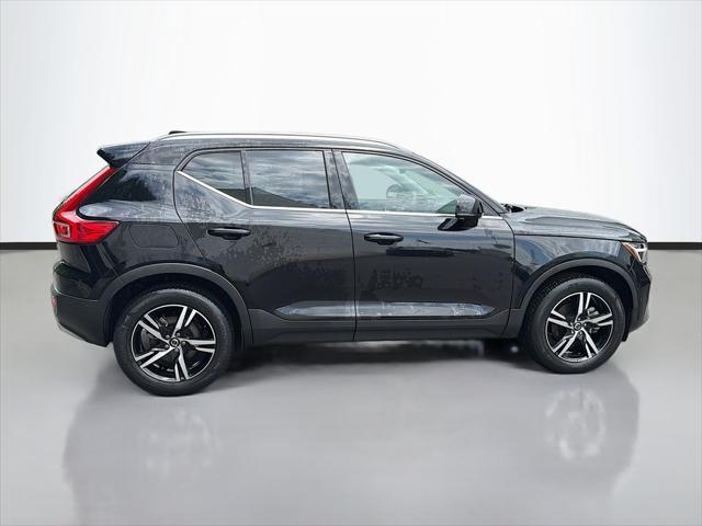 2023 Volvo XC40 B5 Plus Bright Theme