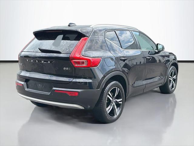 2023 Volvo XC40 B5 Plus Bright Theme