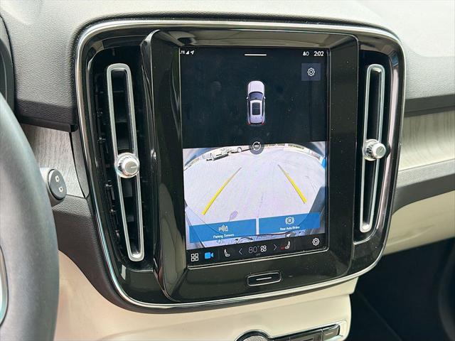 2023 Volvo XC40 B5 Plus Bright Theme