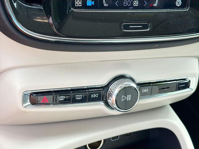 2023 Volvo XC40 B5 Plus Bright Theme