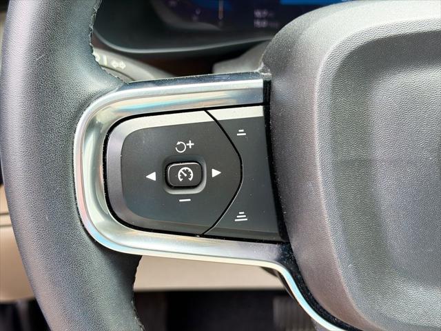 2023 Volvo XC40 B5 Plus Bright Theme