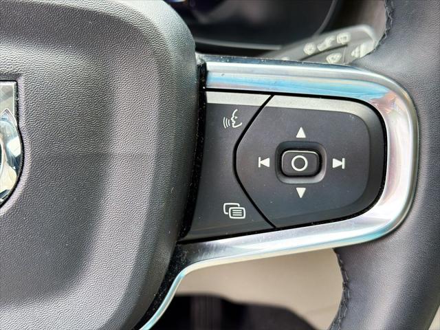 2023 Volvo XC40 B5 Plus Bright Theme