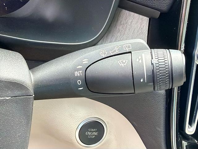 2023 Volvo XC40 B5 Plus Bright Theme