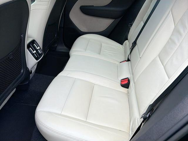 2023 Volvo XC40 B5 Plus Bright Theme