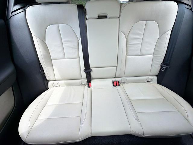 2023 Volvo XC40 B5 Plus Bright Theme