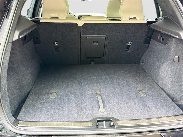 2023 Volvo XC40 B5 Plus Bright Theme