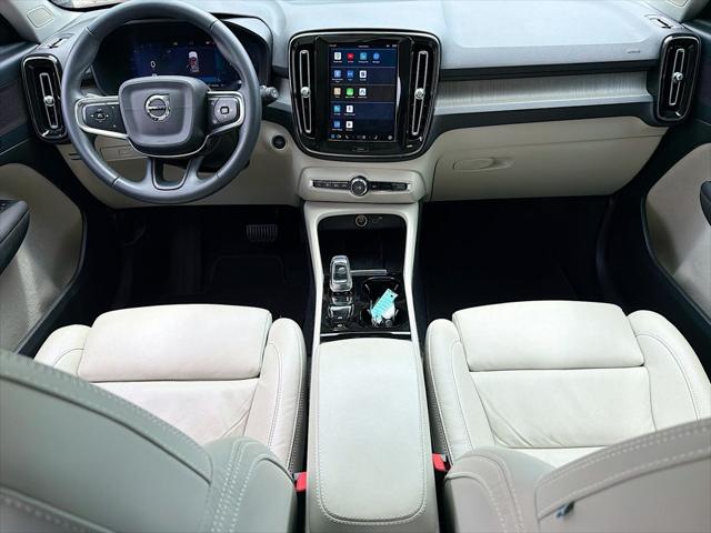 2023 Volvo XC40 B5 Plus Bright Theme