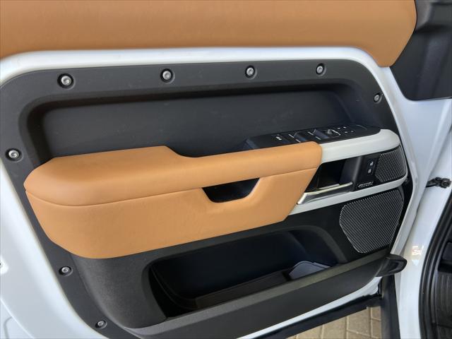 2023 Land Rover Defender 110 SE