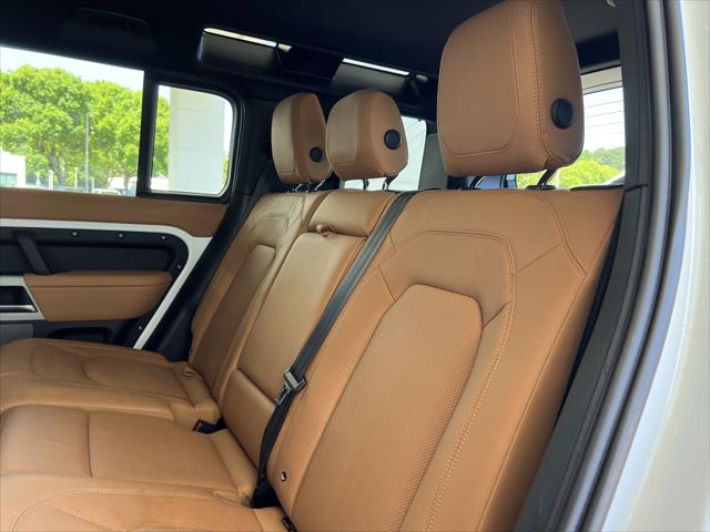 2023 Land Rover Defender 110 SE