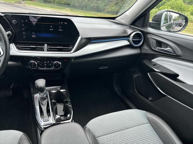 2025 Chevrolet Trax FWD LT