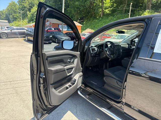 2017 Nissan Titan SV