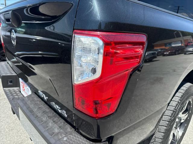 2017 Nissan Titan SV