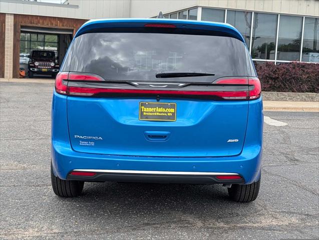 2027 Chrysler Pacifica Select
