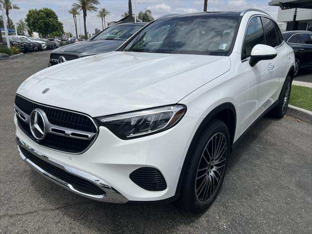 2026 Mercedes-Benz GLC GLC 300's photo
