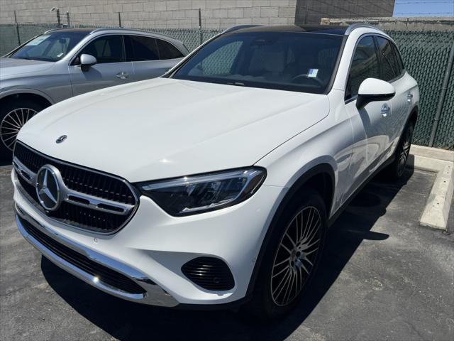 2026 Mercedes-Benz GLC GLC 300's photo