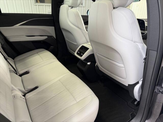 2024 Cadillac iQ Luxury w/1SC
