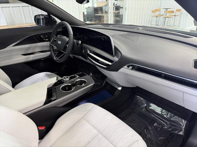 2024 Cadillac iQ Luxury w/1SC