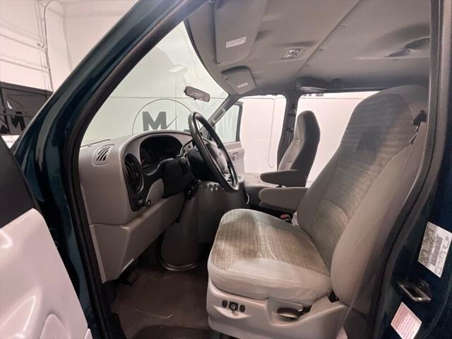 2001 Ford E-350 Super Duty XLT
