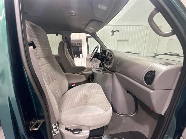 2001 Ford E-350 Super Duty XLT