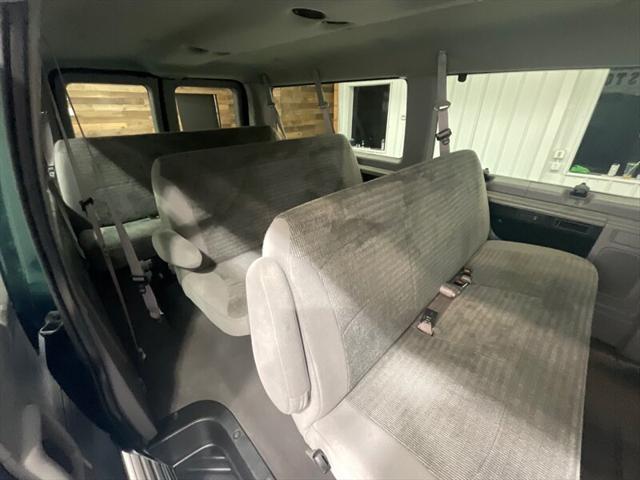 2001 Ford E-350 Super Duty XLT