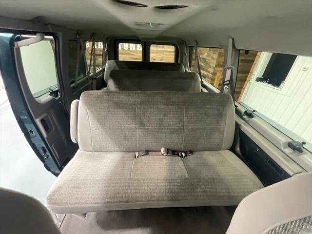 2001 Ford E-350 Super Duty XLT