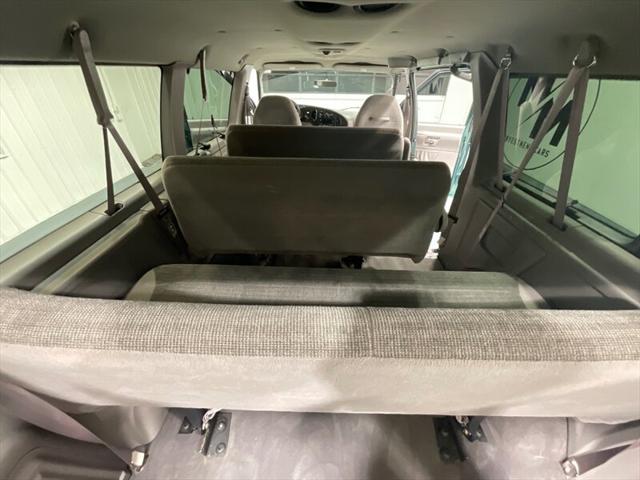 2001 Ford E-350 Super Duty XLT