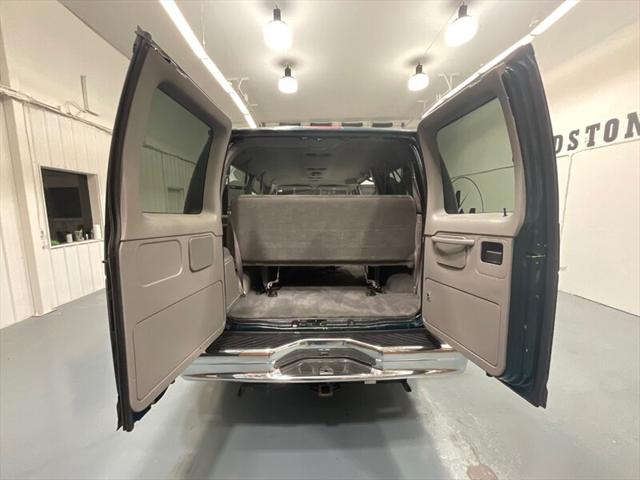 2001 Ford E-350 Super Duty XLT